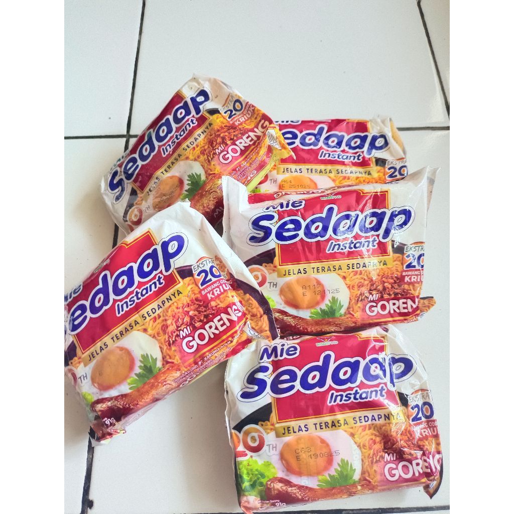 

Paket Hemat Mie Sedaap instan Goreng
