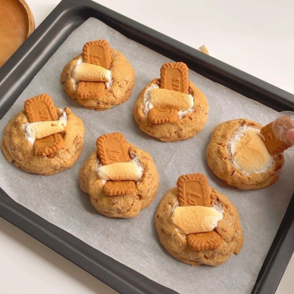 

cookies ,the camp fire chunk, cookies n cream, party bomb, lotus pillow