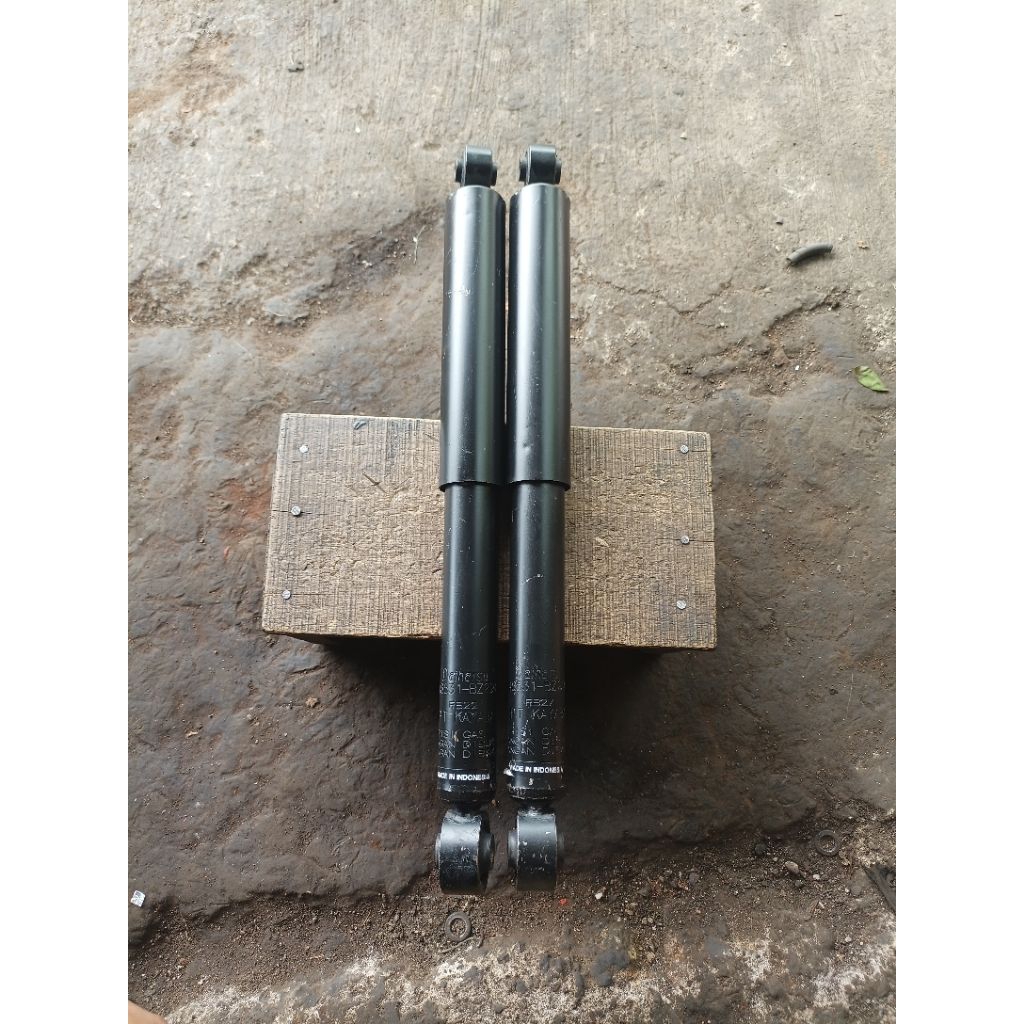 Shockbreaker belakang Avanza xenia