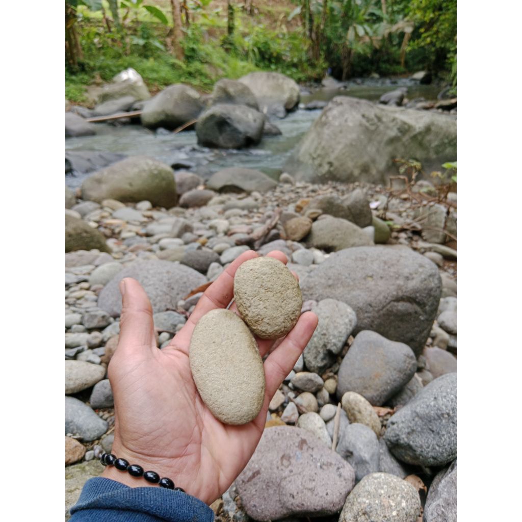 BATU PEMBERSIH KULIT / perontok daki dan sel kulit mati 2pcs