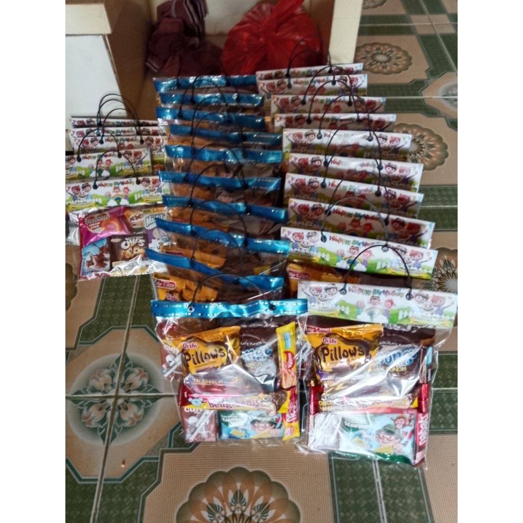 

FREE ONGKIR PAKET 1 BUNGKUS SNACK ULANG TAHUN ANAK TERLARIS (7 VARIAN) HADIAH
