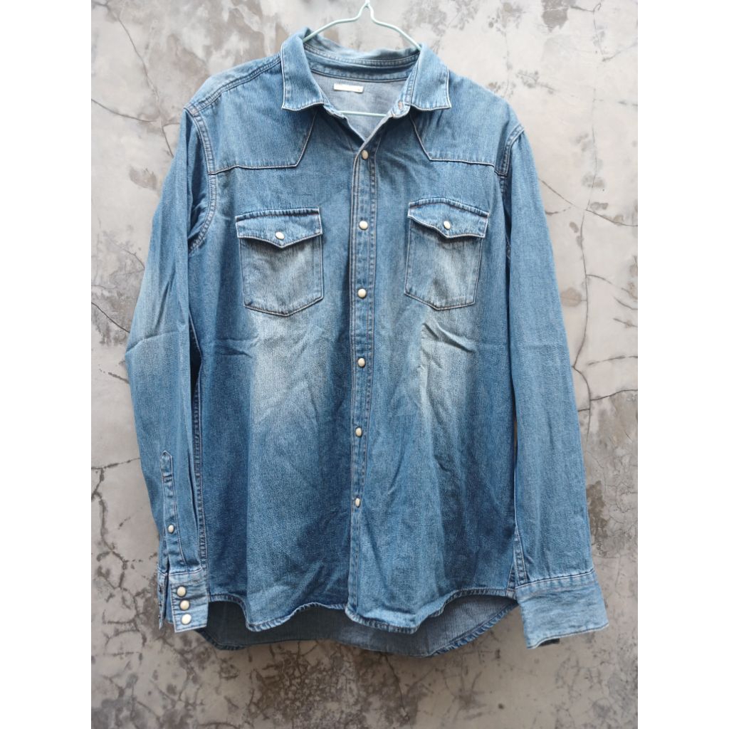 kemeja jeans wanita gu/uniqlo