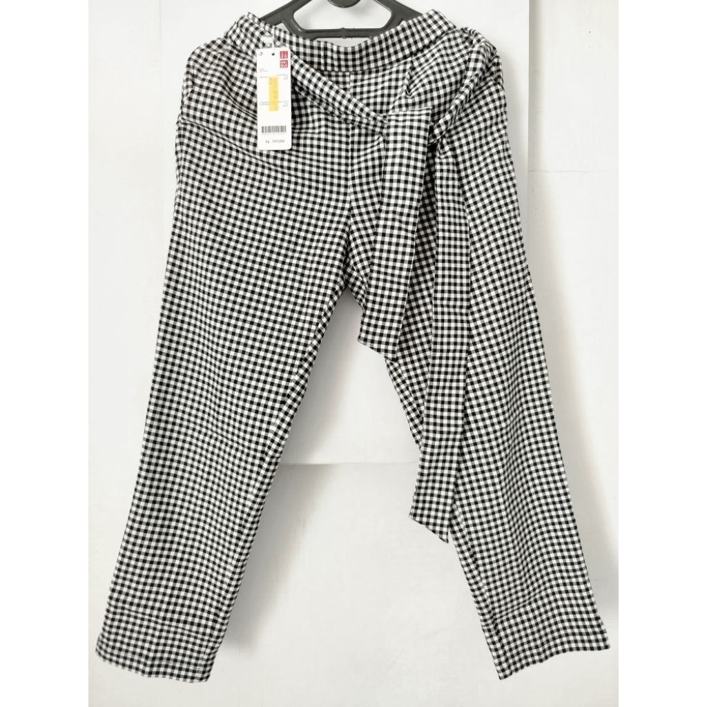 Uniqlo celana tartan wanita