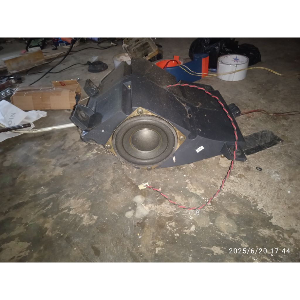 speaker subwoofer tv polytron slim bekas normal