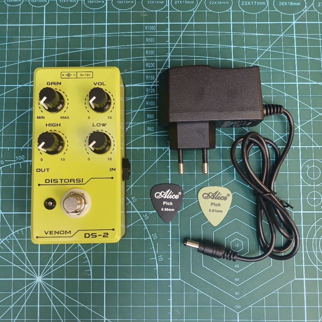Efek gitar, efek gitar distorsi venom DS-2 + adaptor & pick gitar 2pcs