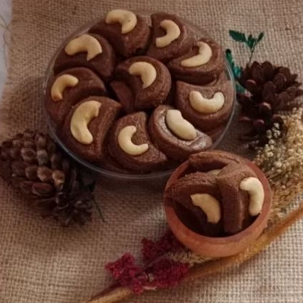 

Cookies Coklat Kacang Mede 500gr