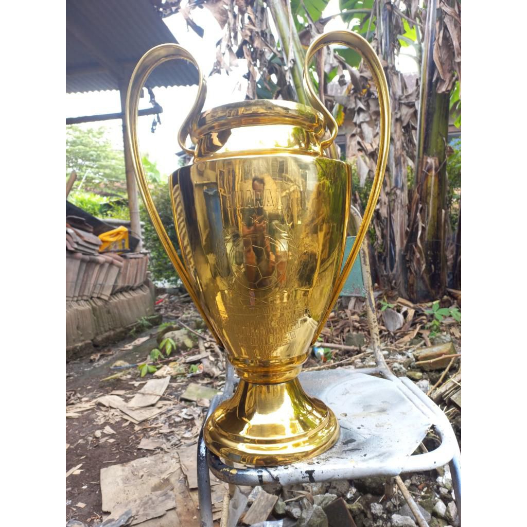 Piala Kuningan Custom Bahan Logam Desain Piala Champions Eropa Tinggi 80 cm
