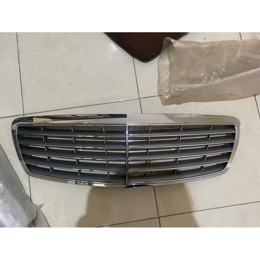 Grill Mercedes Benz Mercy Original W211 E240, E260 Dll