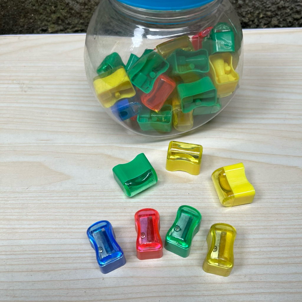 

Rautan Pensil Warna Warni merk Joyko Tajam dan Awet