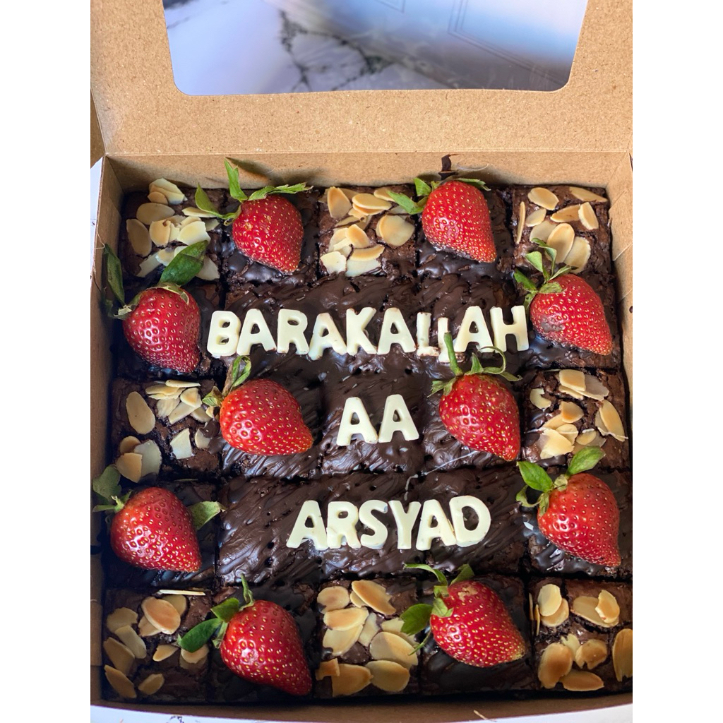 

Brownies Oatmeal (gluten free) size L custom full strawberry
