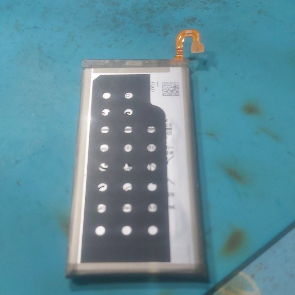 baterai samsung j8 2018 copotan