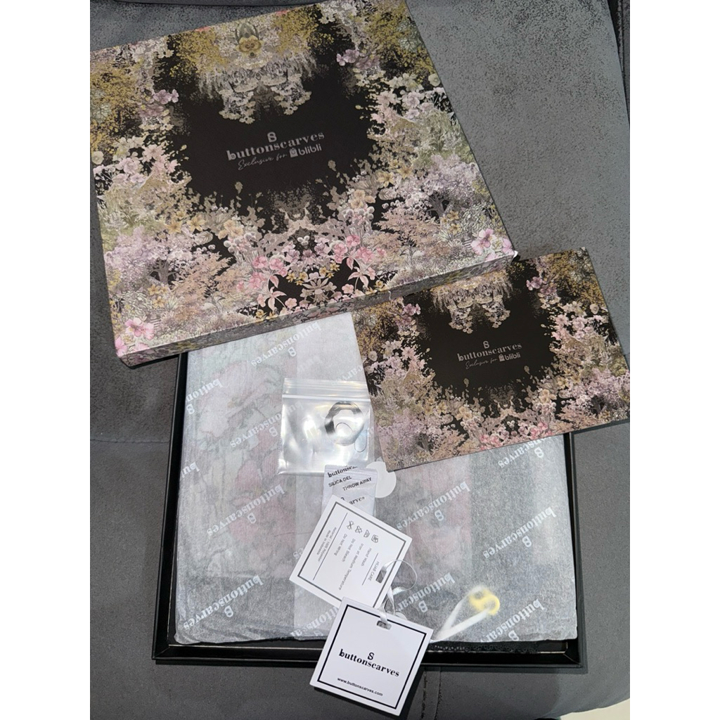 Buttonscarves Champ de Fleurs Black Iris