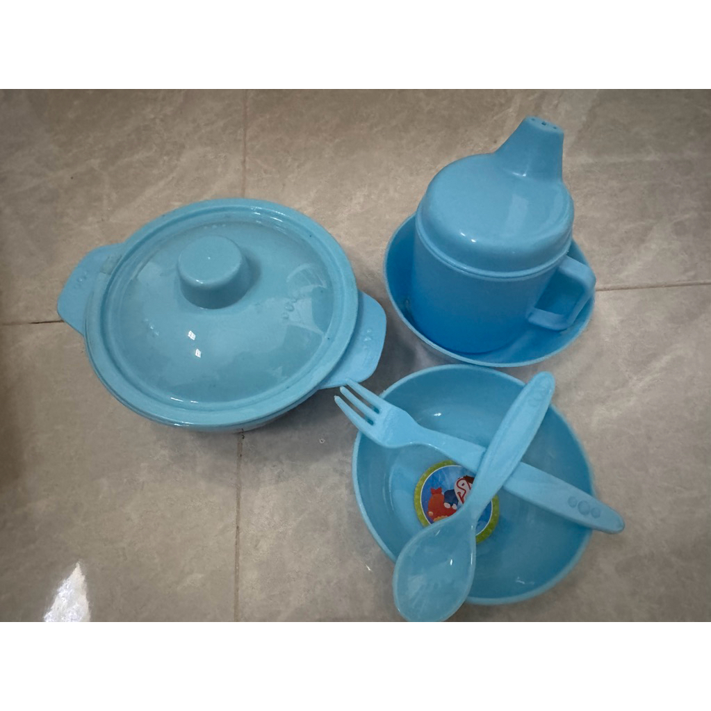 SET ALAT MAKAN PLASTIK ANAK