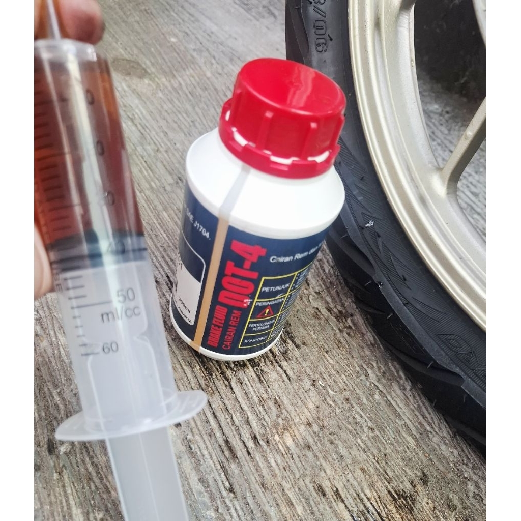 Paket Kuras Minyak rem Dot-4 Hyundai 300ml + Suntikan 50cc Alat kuras minyak rem