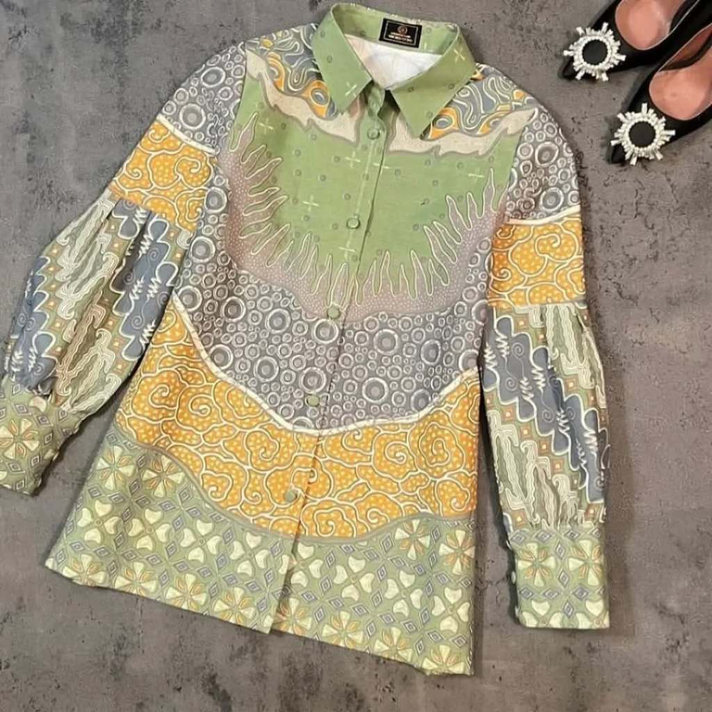 Kemeja Batik Wanita Lengan Panjang