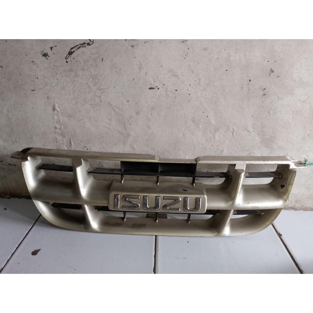 Grille grill tengah atas/bawah  Isuzu Panther Kapsul Touring original