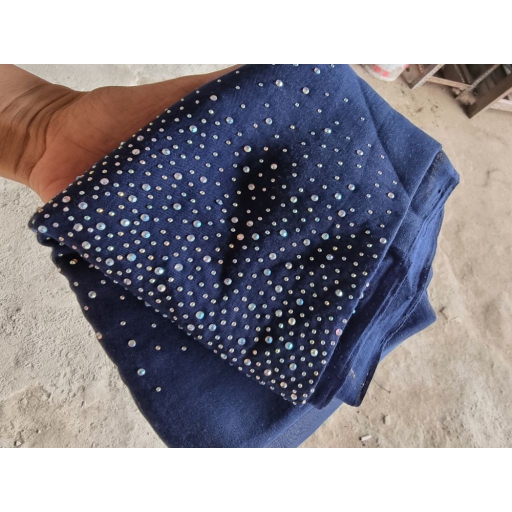 kain rok, dan slendang...warna biru dongker   .