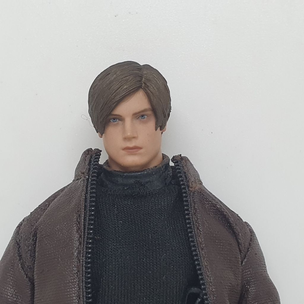 Mezco Leon S Kennedy Resident Evil Biohazard 4 Action Figure Custom