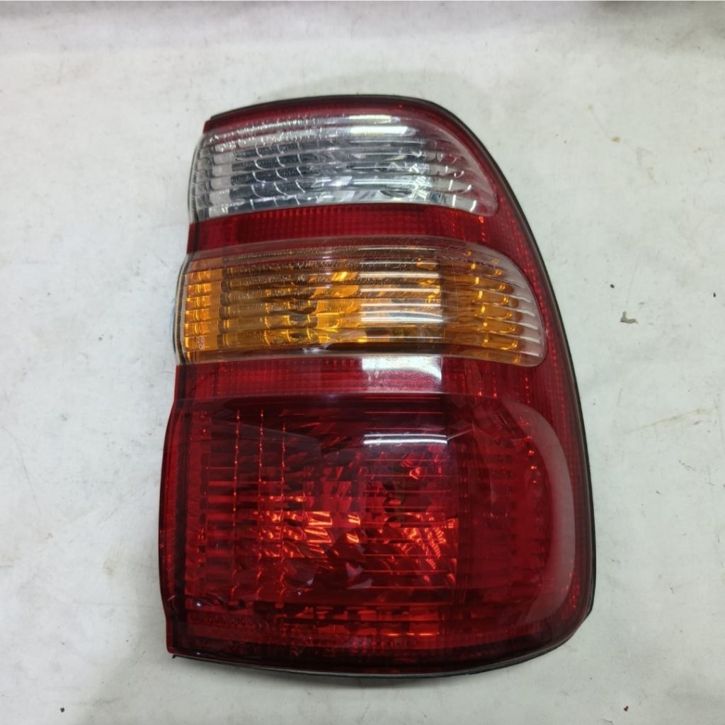 Stoplamp lampu belakang kanan toyota LC landcruiser VX100 VX-100