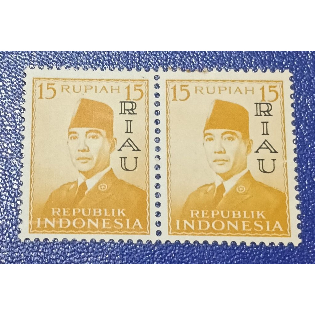 

Prangko Lawas Indonesia Presiden Soekarno C.T. RIAU Blok 2 (2 keping)