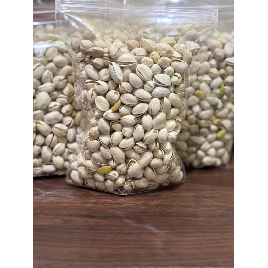

Kacang pistachio / kacang Arab / kacang pistachio panggang / kacang pistacio / oleh oleh haji / oleh oleh umroh