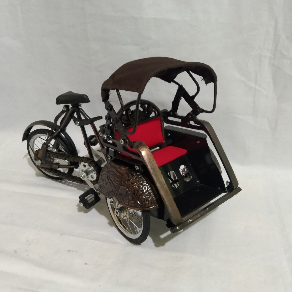 Wall Decor Pajangan Meja Hiasan Dinding Becak Jawa Roda Tiga Miniatur Becak Bahan Besi Anti Karat Uk