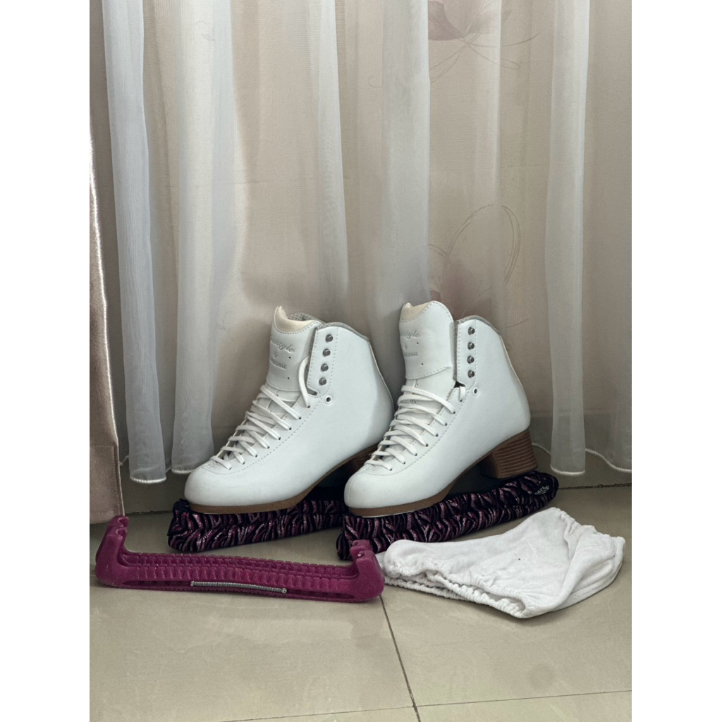 Jackson Freestyle Ice Skates (PRELOVED LIKE NEW)