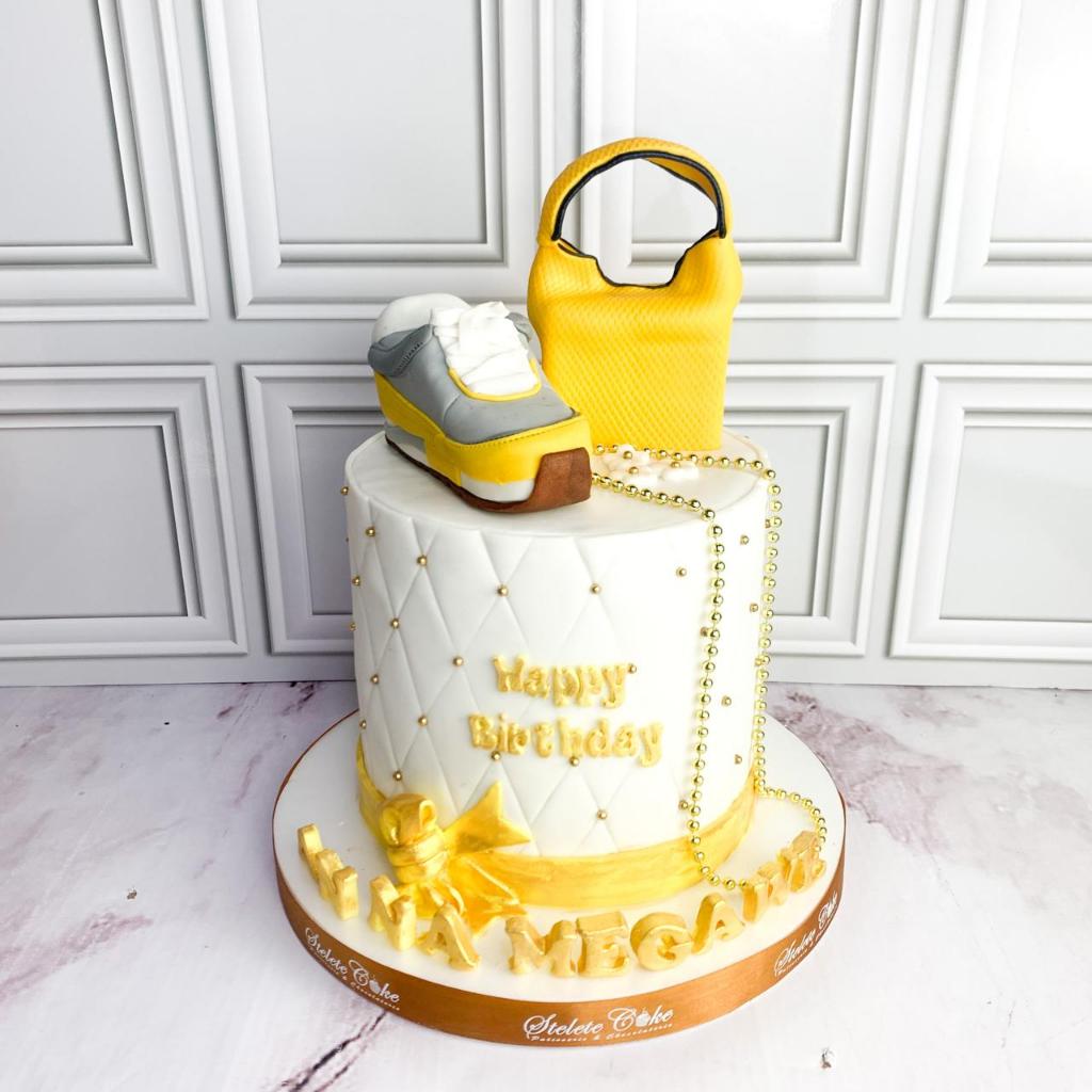 

Kue Ulang Tahun/Birthday Cake/Kue Ultah Tema Tas dan Sepatu/Kue Birthday Jakarta