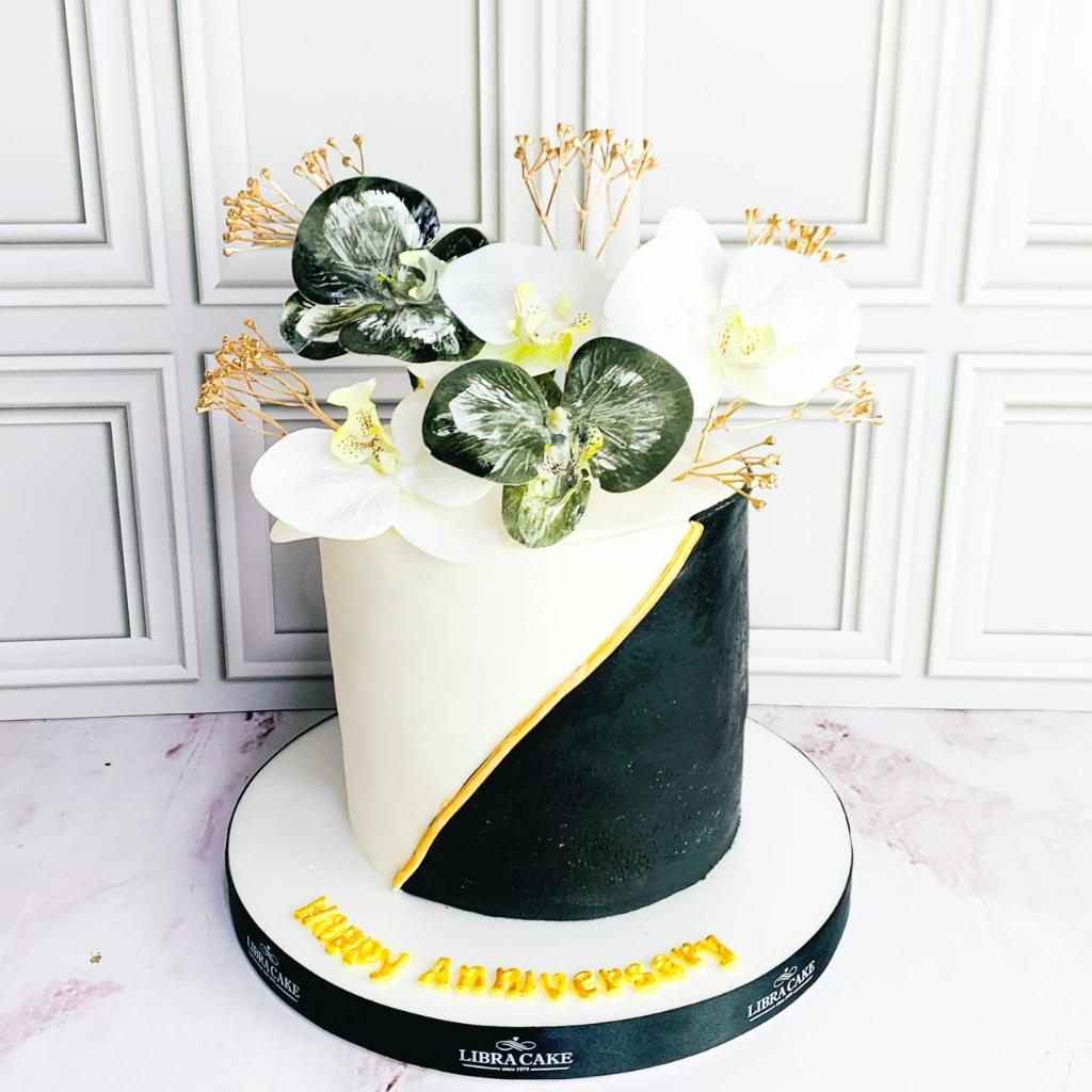 

Kue Ulang Tahun/Birthday Cake/Kue Ultah Tema Anggrek Flower Black and White/Kue Birthday jakarta
