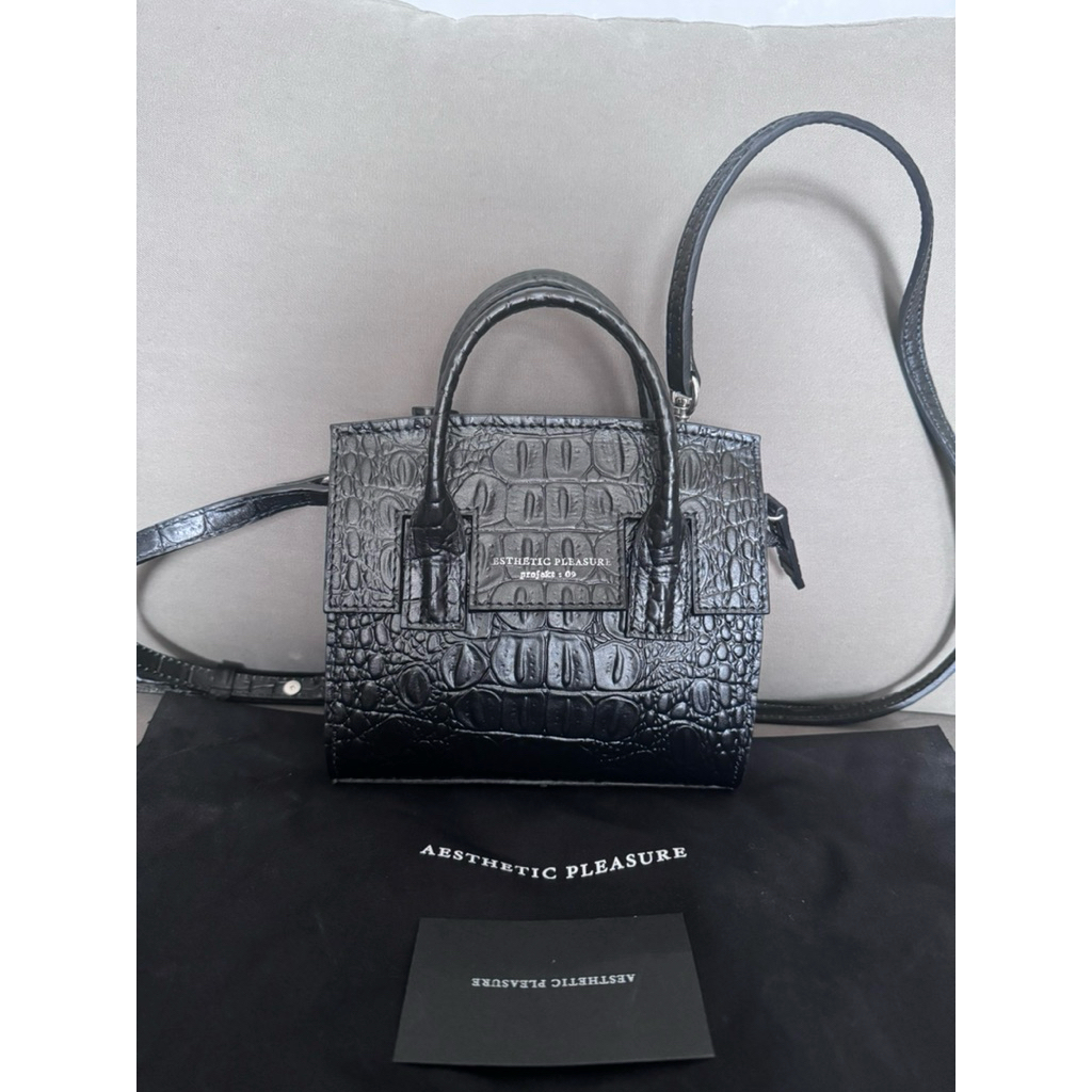 preloved - aesthetic pleasure bag authentic