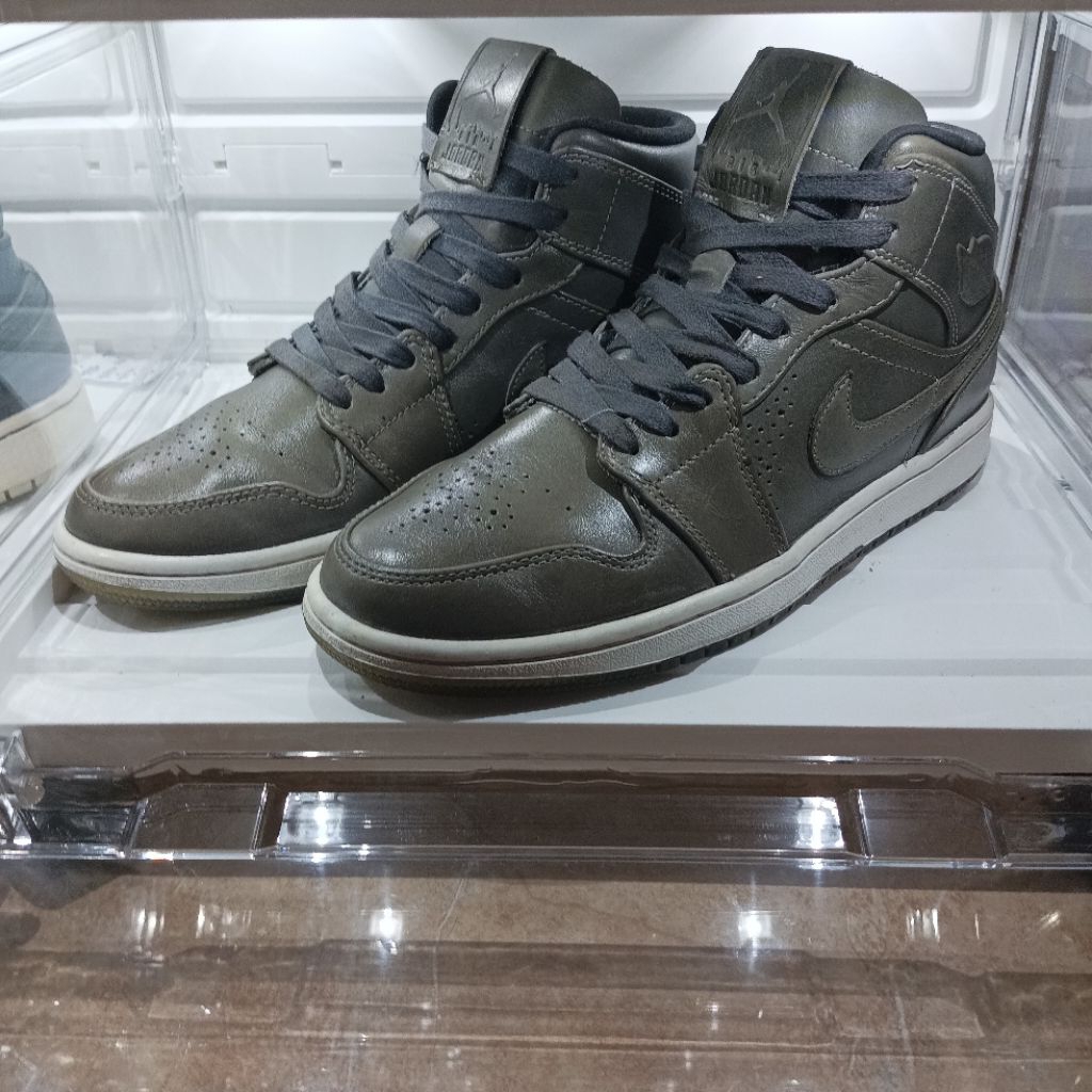 Jordan 1 mid Nouveau Wolf Grey original authentic