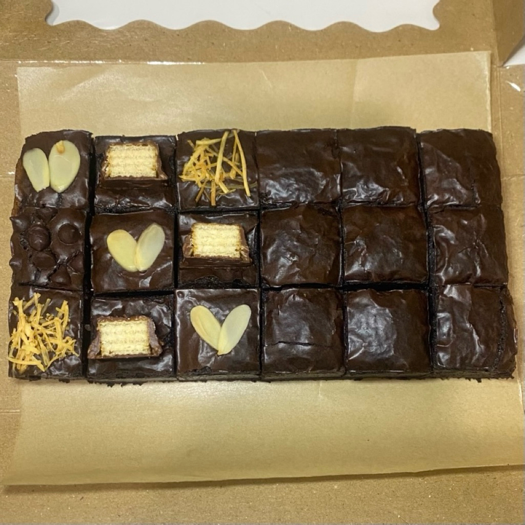 

Fudgy Brownies personal size 20x10