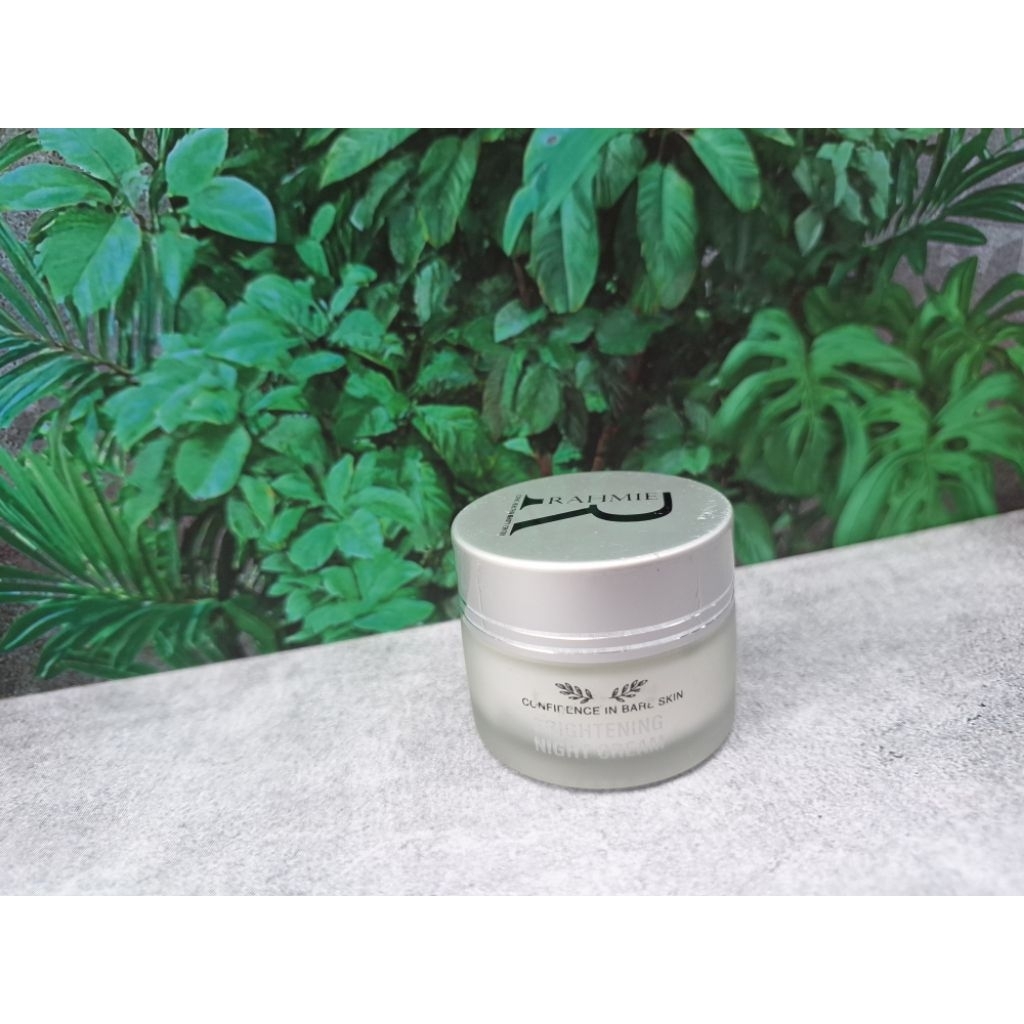 Rahmie Clinic Health & Beauty Center Brightening Night Cream Untuk Wajah Normal, Kusam, Bruntusan da