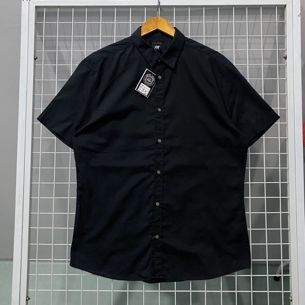 kemeja HnM hitam basic (XL)