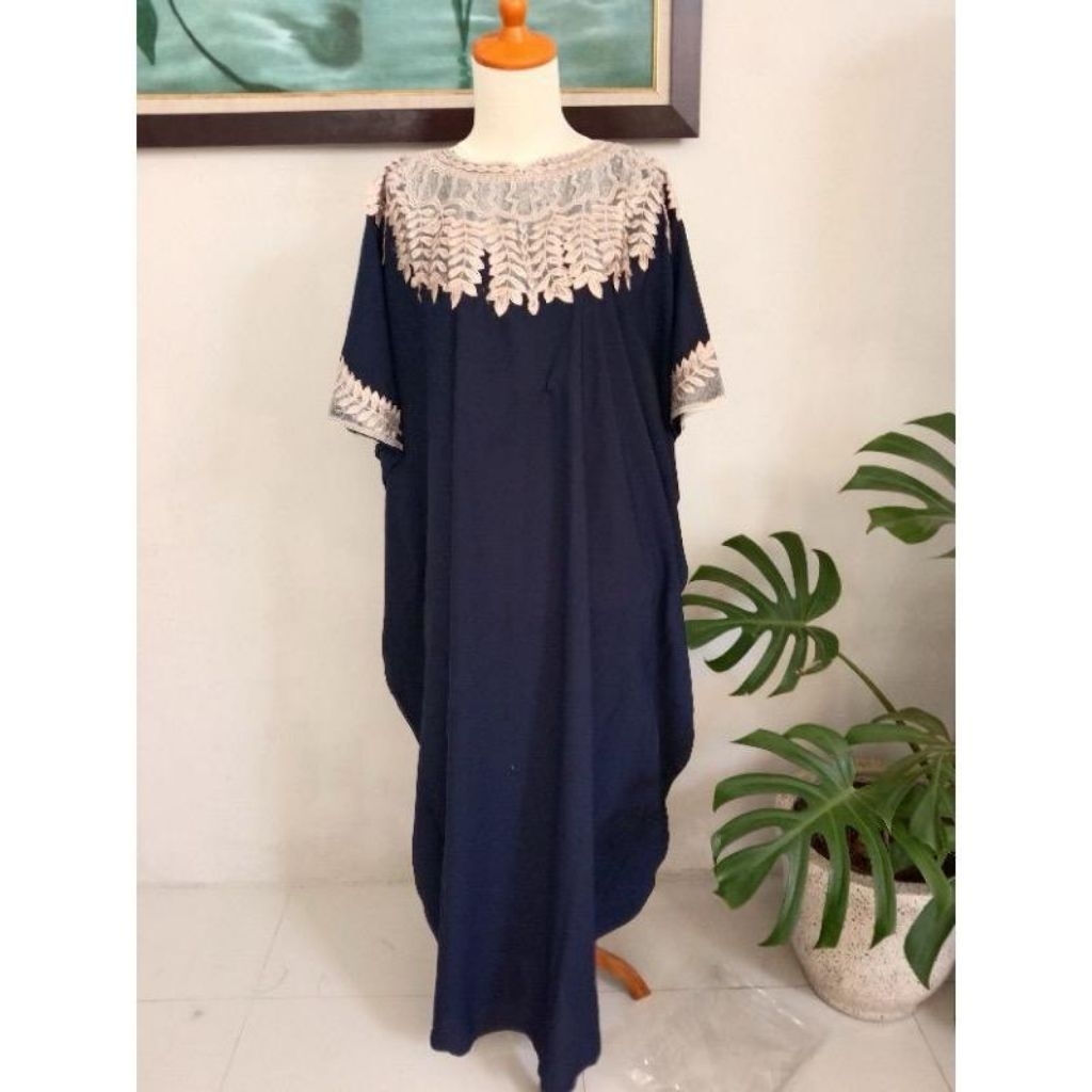 Baju kaftan wanita model daun full bordir warna hitam putih merah maroon untuk pesta kondangan serag