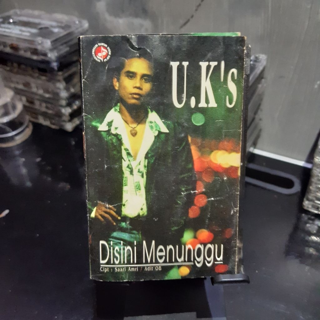 Kaset Pita Uks UKS U.K's Disini Di Sini Menunggu Melayu Malaysia baca deskripsi