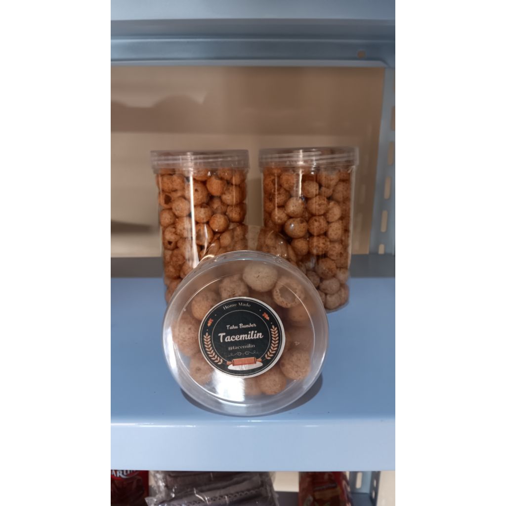 

Cemilan Ringan Tahu bulat pedas toples 200 gr