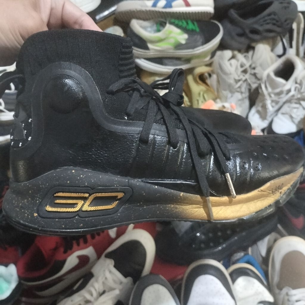 Under Armour curry 4 black gold, size 44