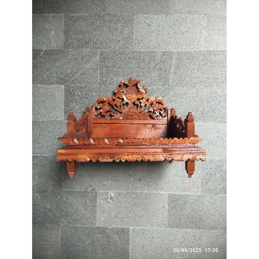Pelangkiran ukir bahan kayu cempaka ukuran 60 cm kualitas bagus