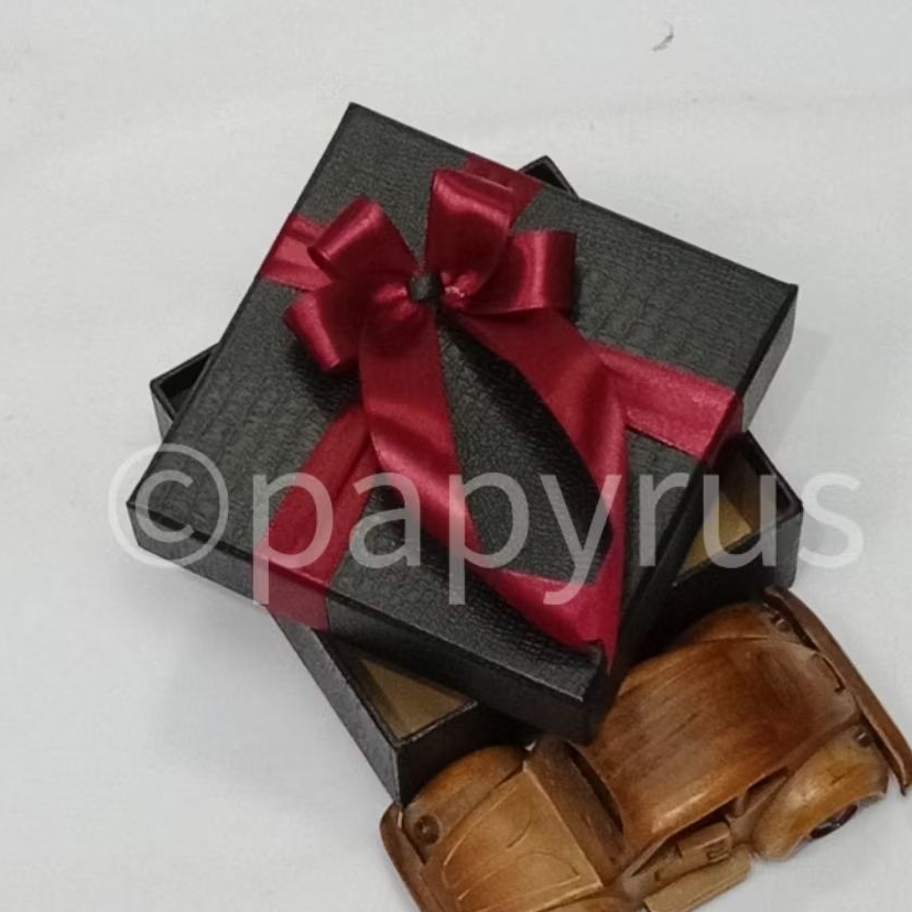 

PAPYRUS 12,5x12,5 Tinggi 5cm Kotak Kado Gift Box Hadiah V2