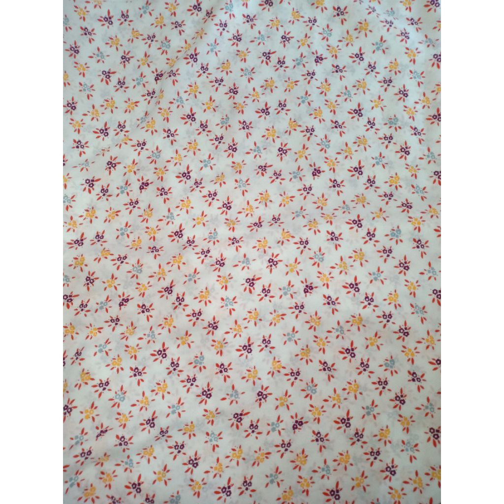 KAIN CERUTI KAIN CHIFFON TEBAL MOTIF BUNGA KECIL DASAR PUTIH (3,5 m = Rp88.000)