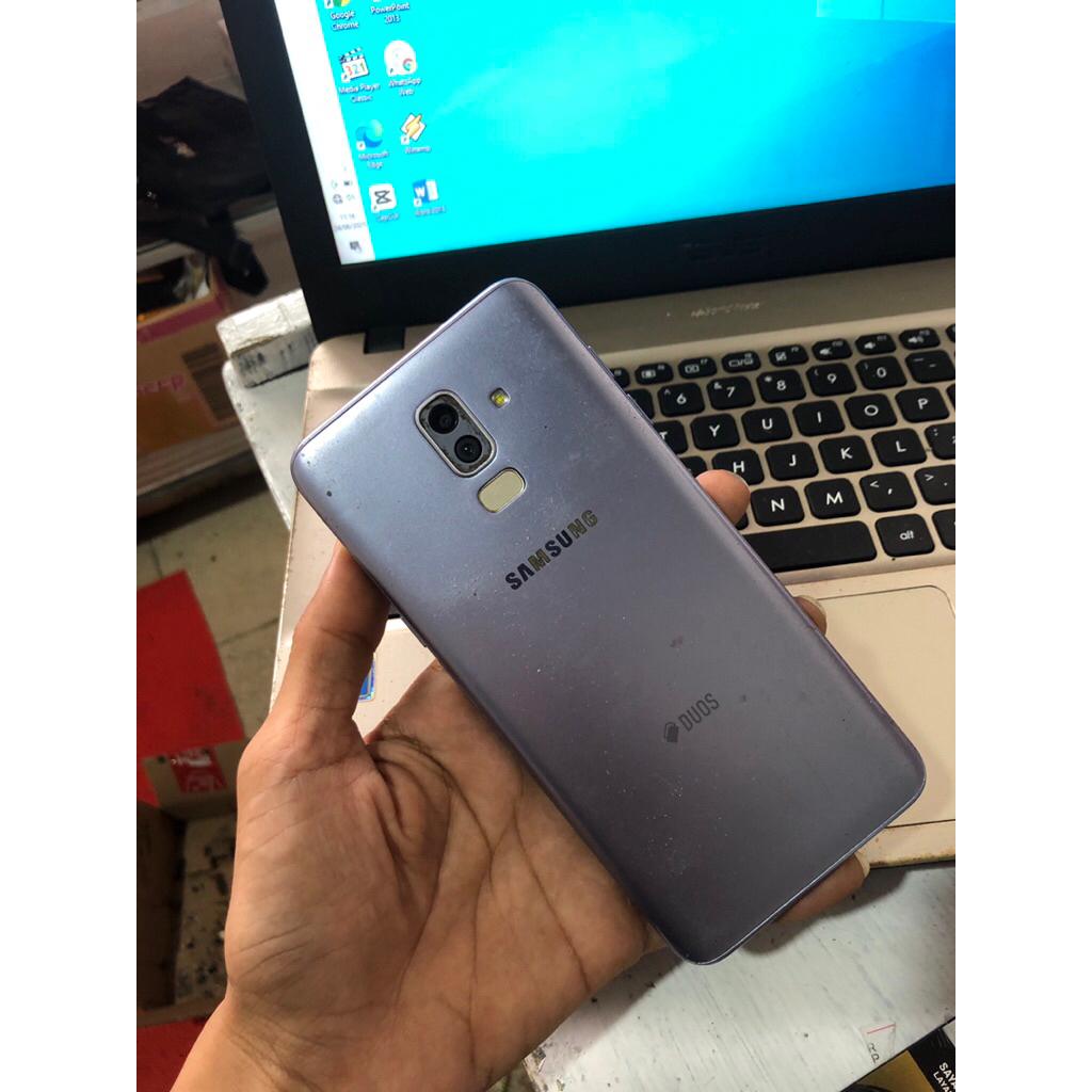 samsung j8