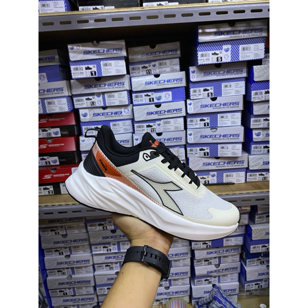 Sepatu lari pria diadora original / Diadora Nami mens running shoes-Beige