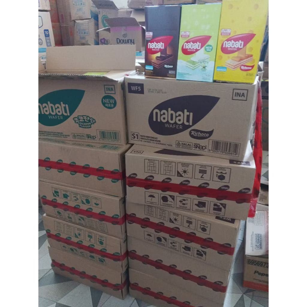 

NABATI WAFER STICK KARDUS KARTON COKLAT/KEJU/PANDAN