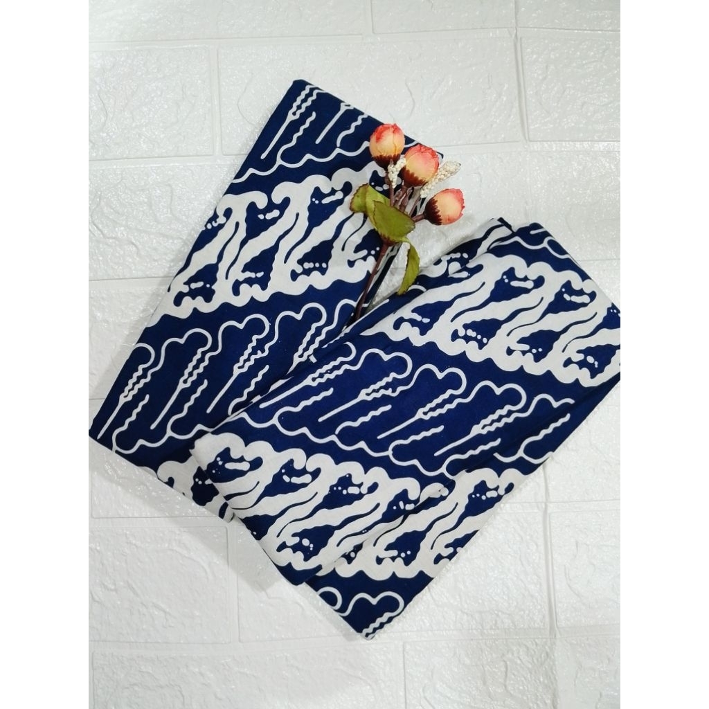 Kain batik cap Garutan motif parang Biru dongker
