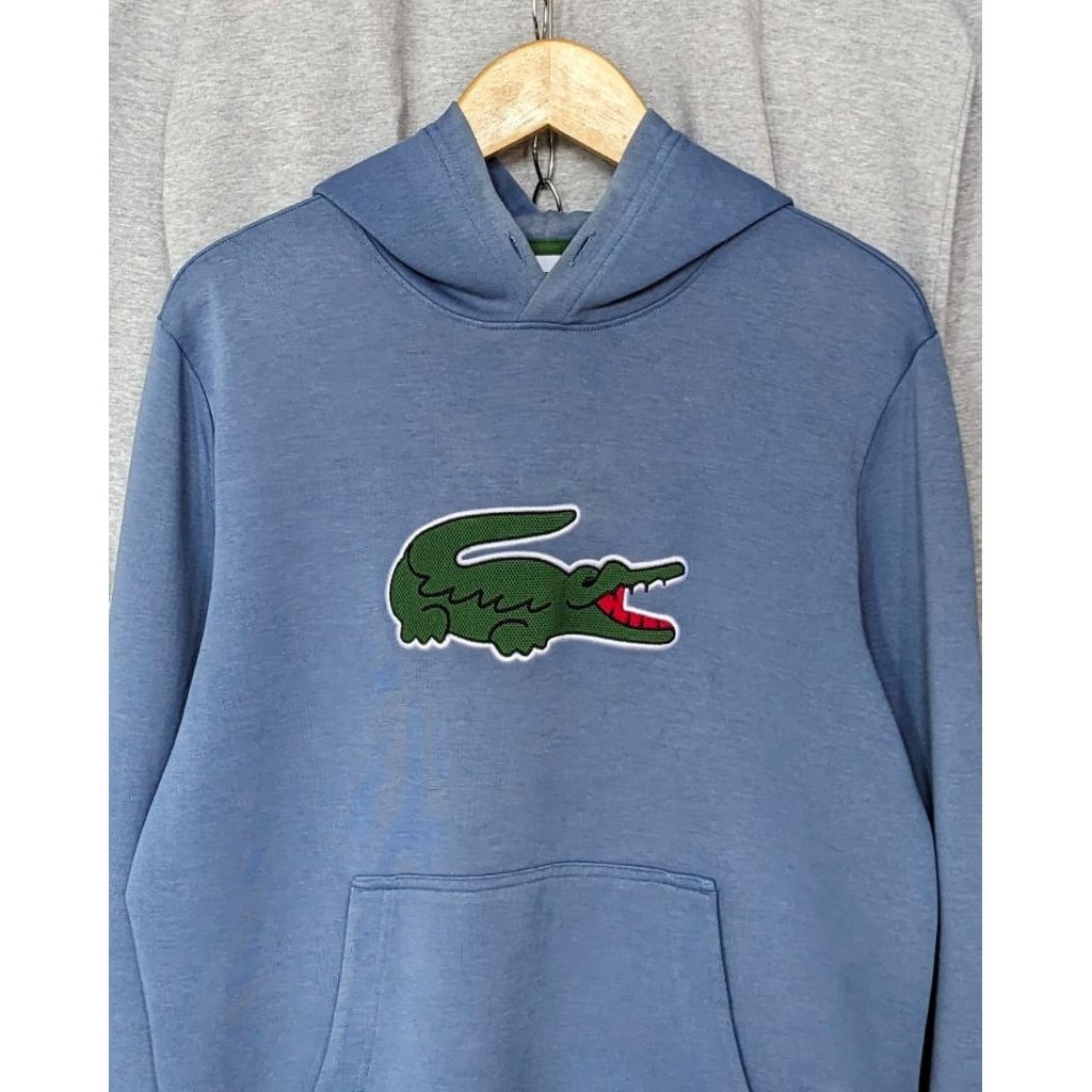 hoodie lacoste warna biru laut