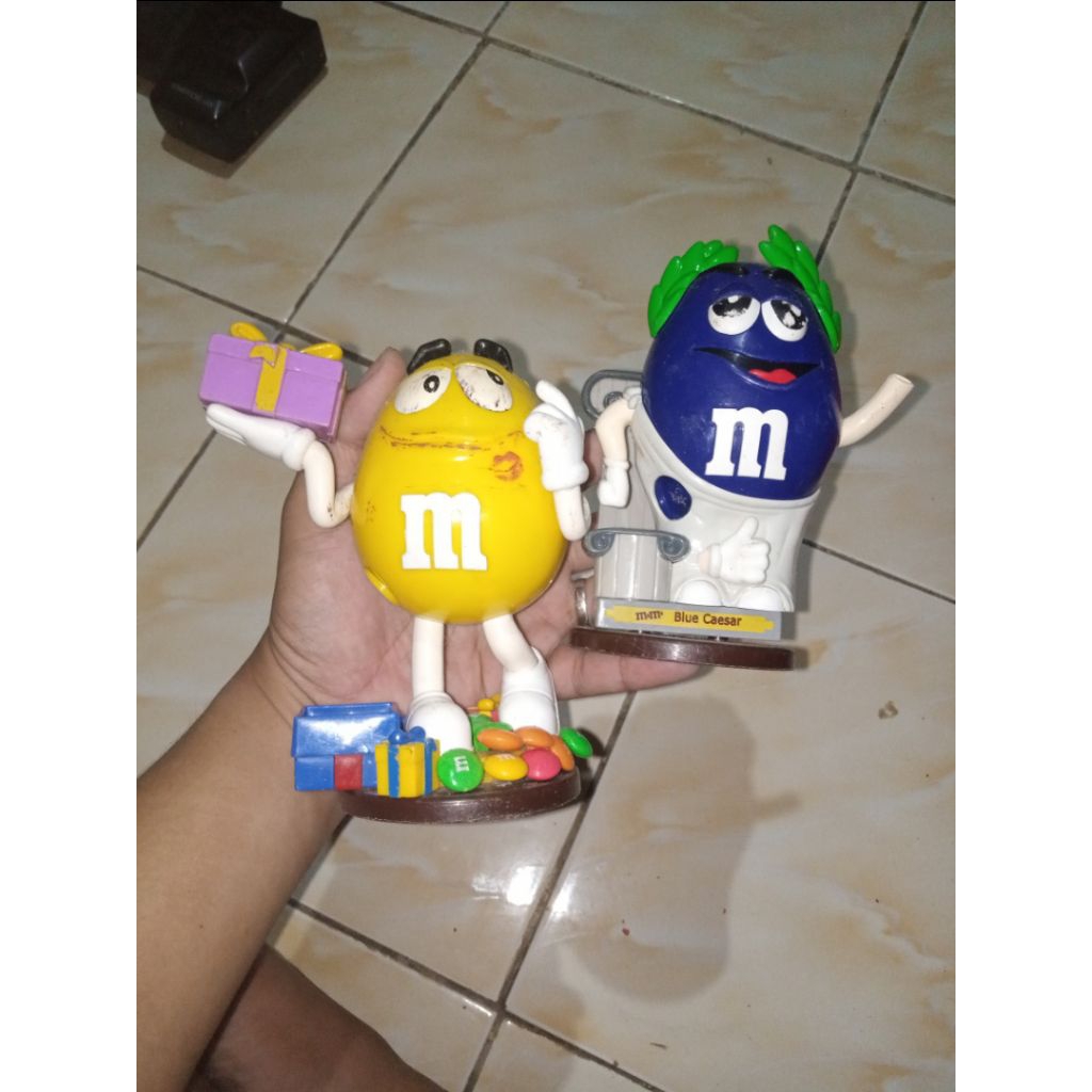 BORONG FIGUR MnM