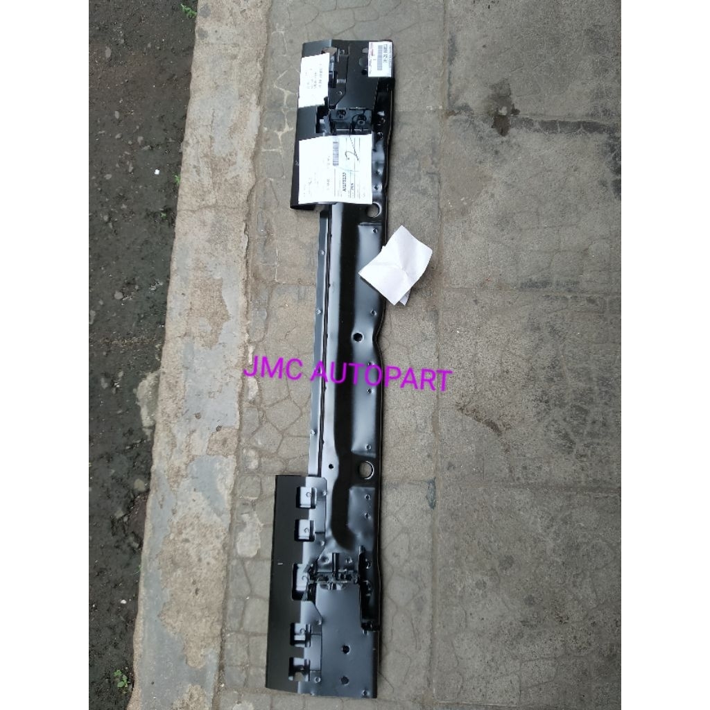 panel support radiator bawah dudukan radiator avanza 2012up original toyota