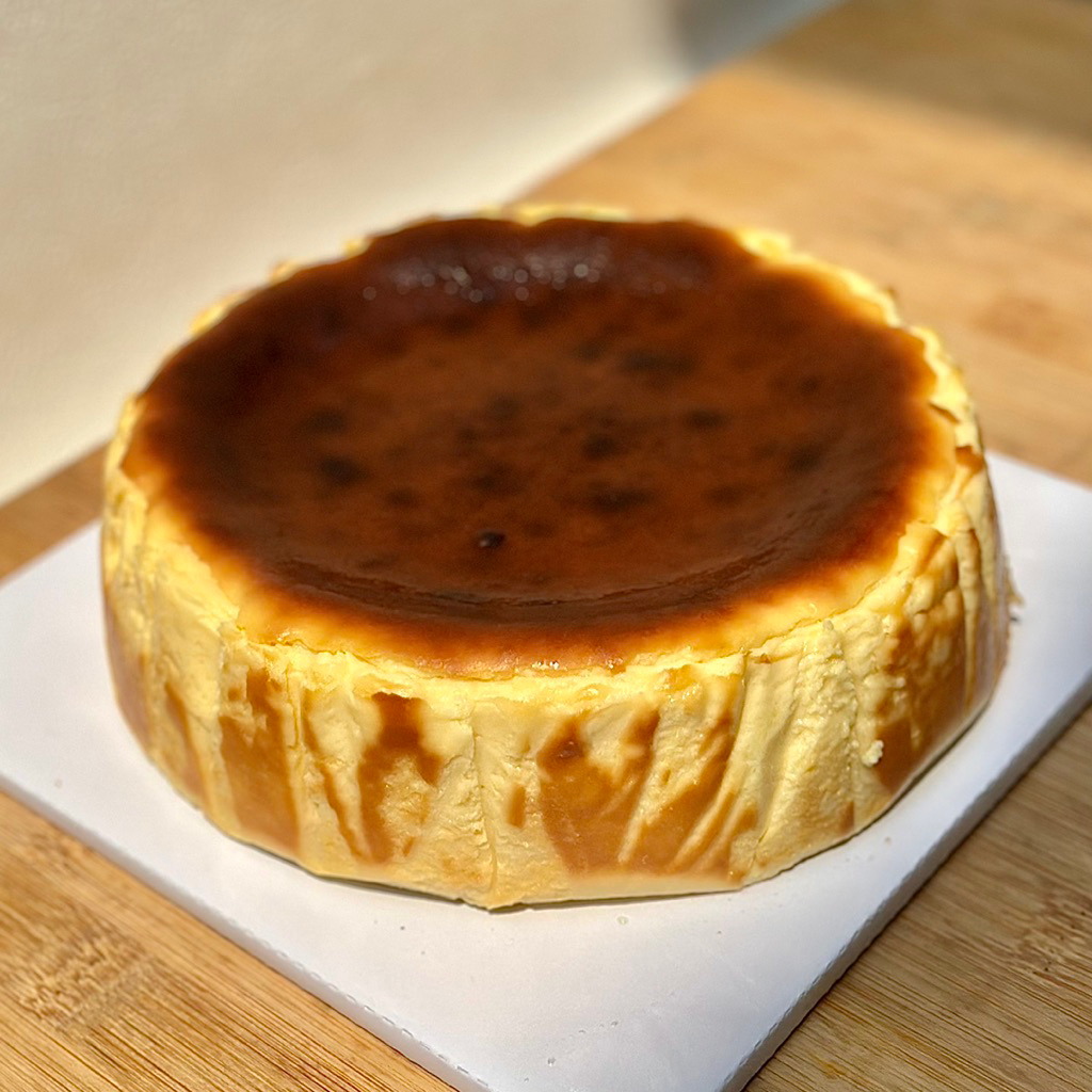 

Basque Burnt Cheesecake GLUTEN FREE Lumer 100% Full Cream Cheese New Zealand Diameter 16cm/ 18cm