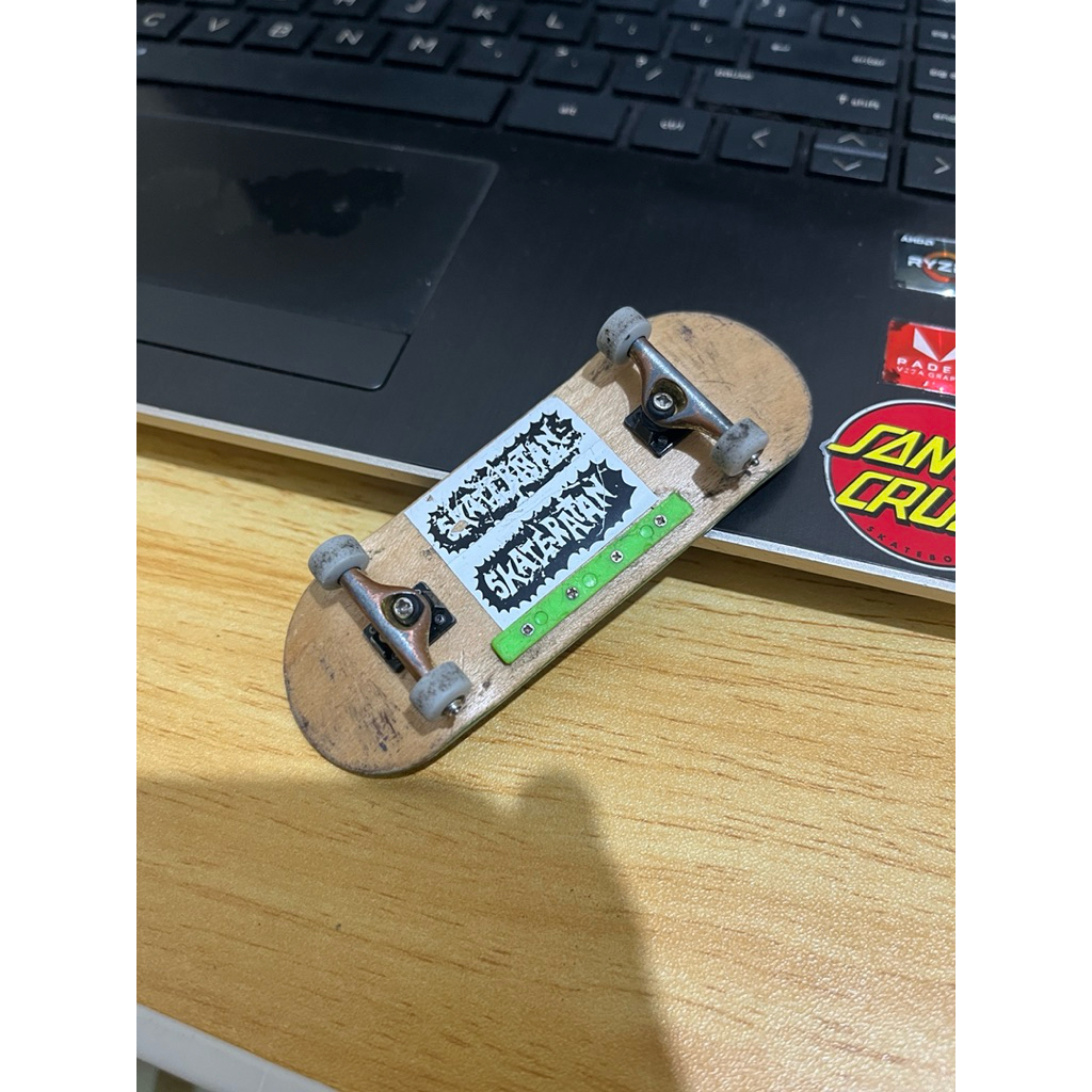 fingerboard second